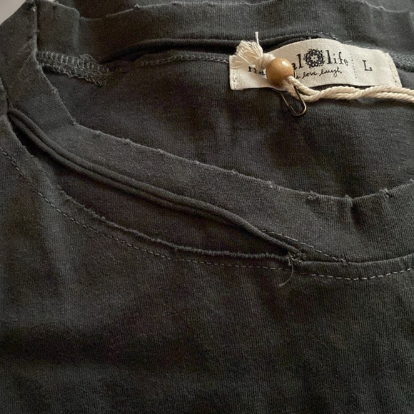 NEW distressed “it’s the little things” T-shirt - Picture 10 of 11